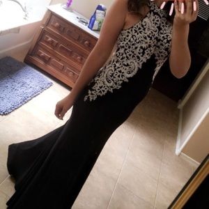 Black/White Detailed Formal/Prom Dress